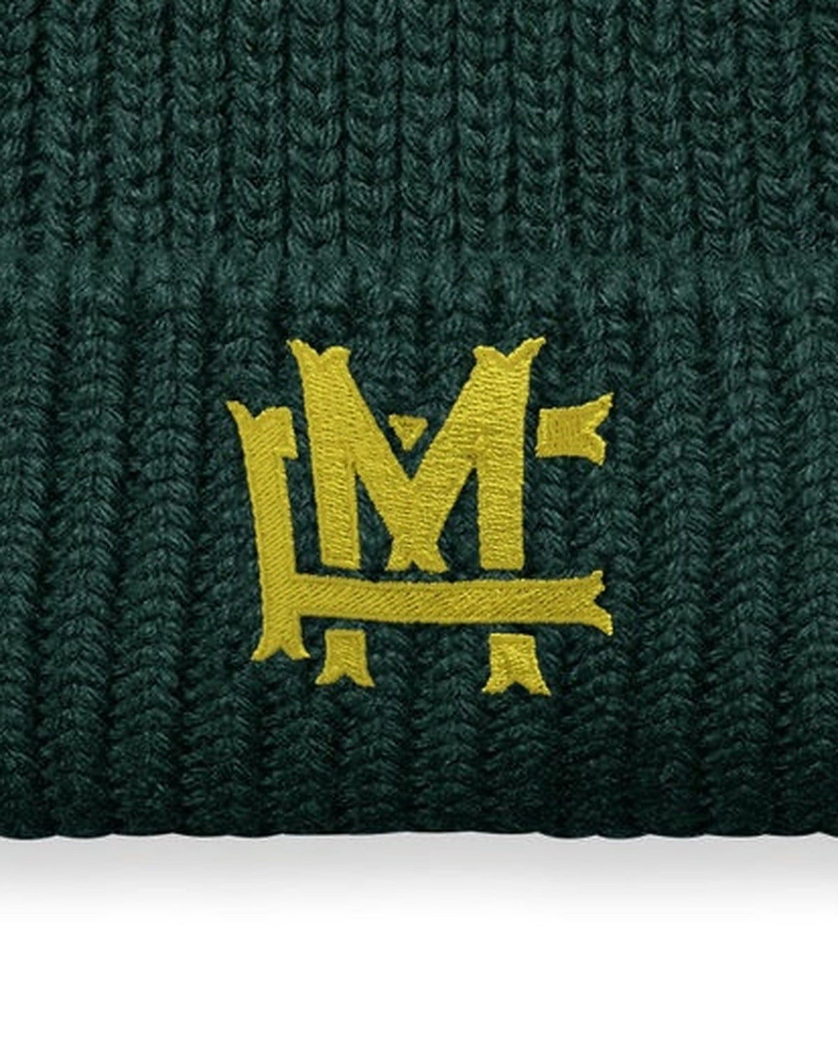 Ribbstickad FM Monogram Mössa - Pine Green - Tryckdetalj